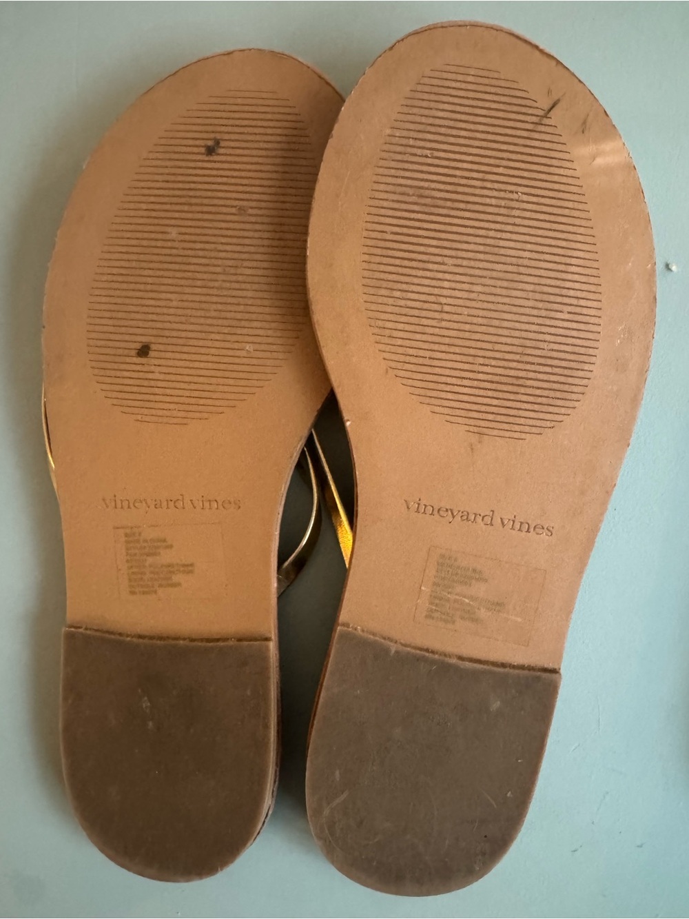Vineyard Vines Women’s Tan Leather Sandals with Gold Straps Size 8 - Picture 4 of 4